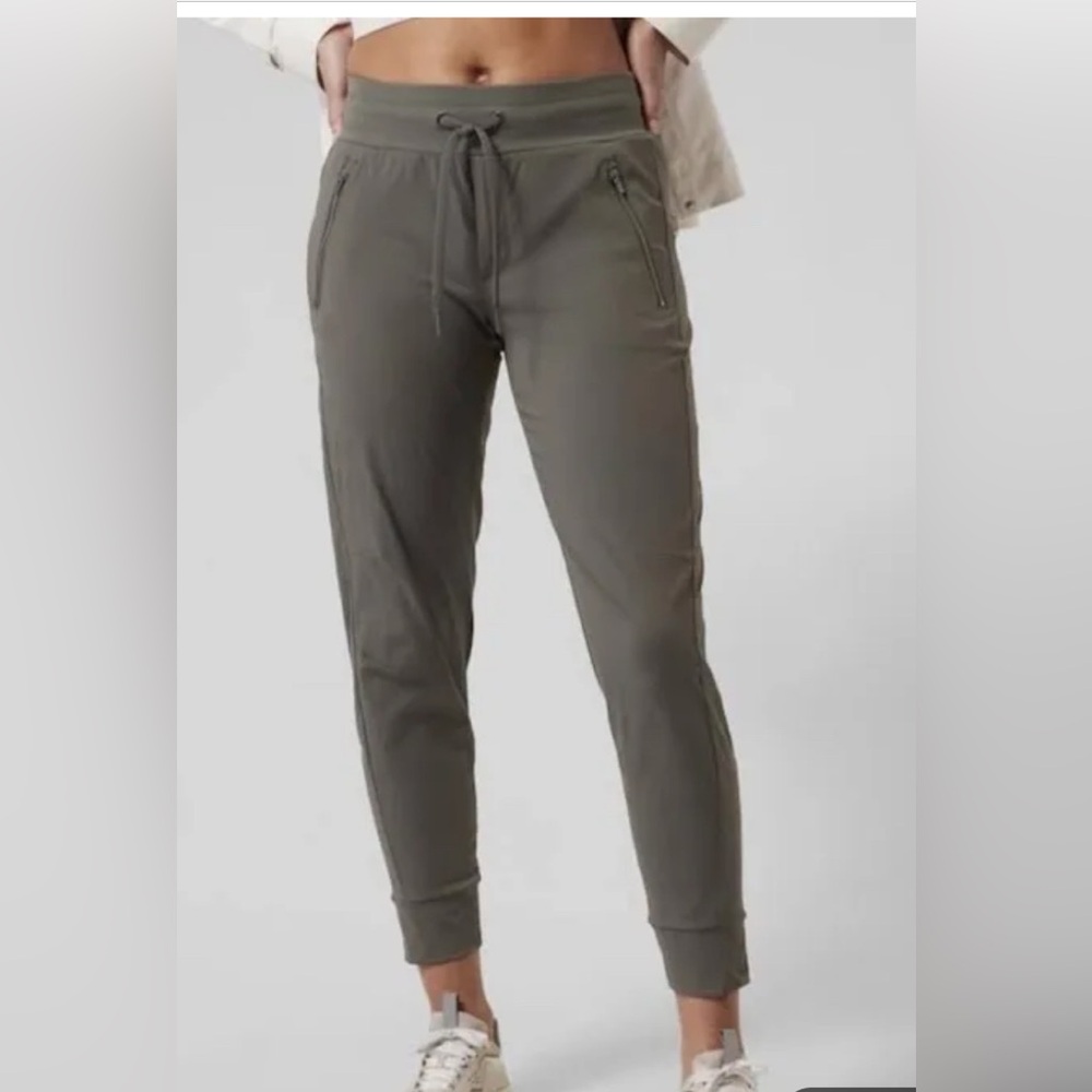 Athleta Trekkie North Jogger, Olive, size 6, NWT
